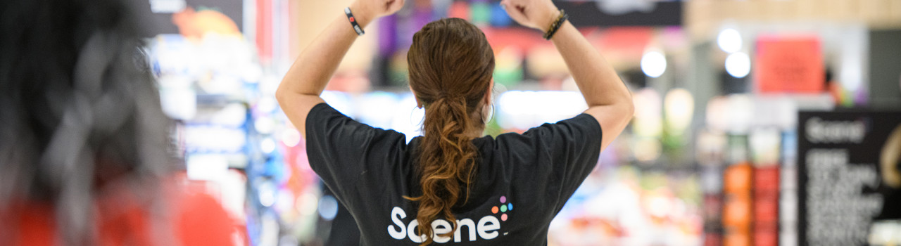 This banner image shows a scene+ woman employee.